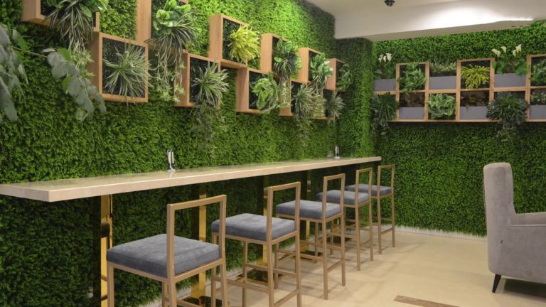 Cỏ nhân tạo ứng dụng trong cửa hàng